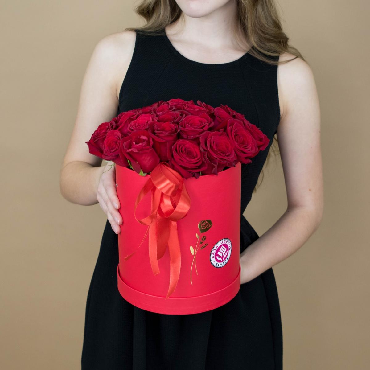 Шляпная коробка с красным розами