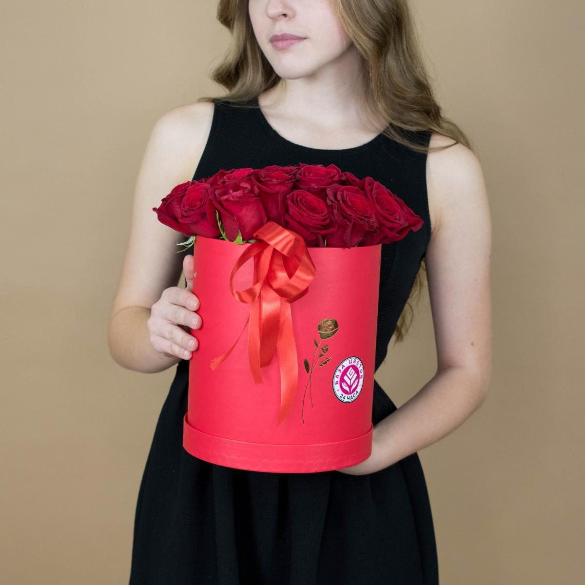 Шляпная коробка с красным розами